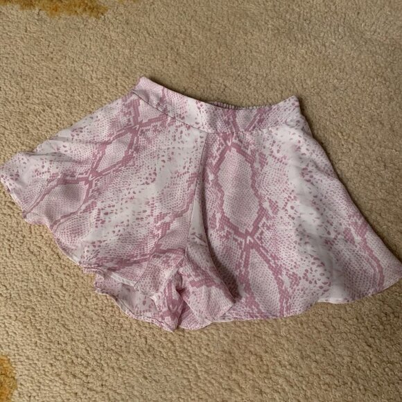 Adrienne. Size Small. Elastic Waist Lined Skort. 25" Unstretched. B58 - Picture 1 of 2